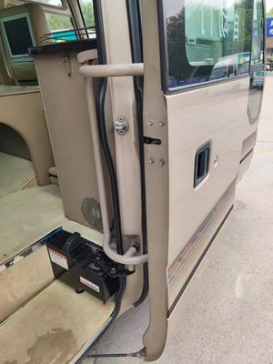 Ônibus com 23 lugares usados, com janela selada e transmissão manual