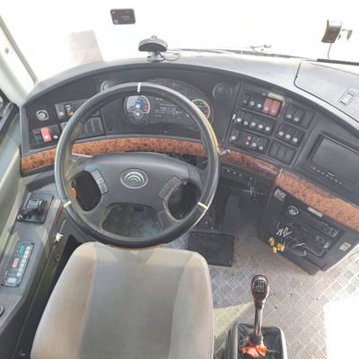 O ônibus usado de 49 lugares foi produzido em janeiro de 2013