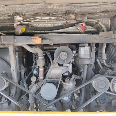 Ônibus de turismo usado com 49 lugares, potência máxima de 247kw e velocidade máxima de 100km/h, produzido em janeiro de 2013