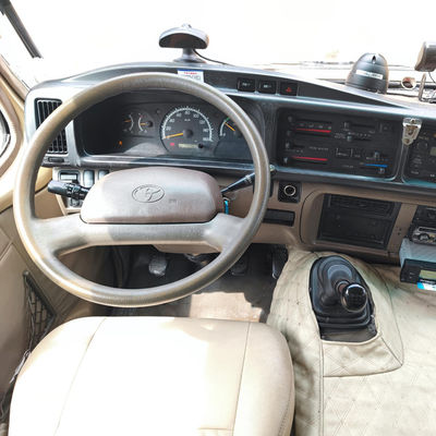 Euro 4 Toyota de segunda mão, furgão usado para 20 passageiros à venda.