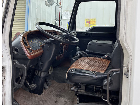 6 Pneus Diesel Usados caminhões pesados Posição de direção LHD com 3 assentos