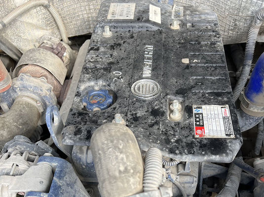 Ônibus escolares de 52 lugares usados para transportar estudantes