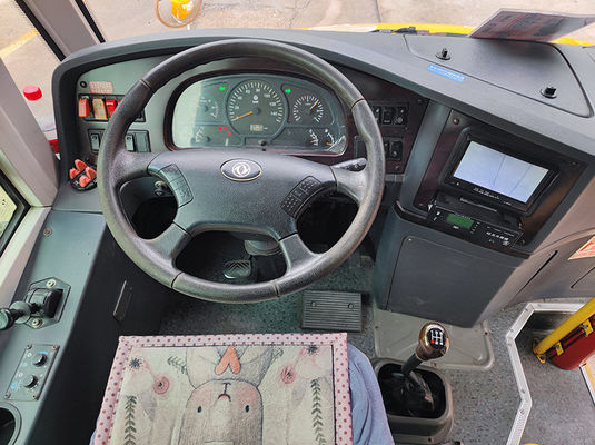 Diesel Euro 4 Autobus escolar aposentado Dongfeng 56 lugares Autobus escolar amarelo