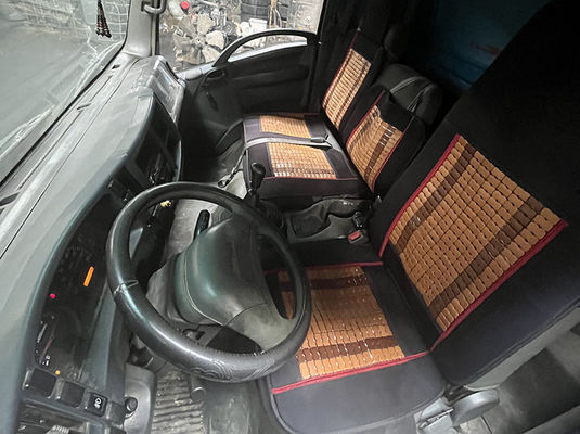 Caminhões de transmissão manual Isuzu Usados 4X2 Drive com 6 Pneus