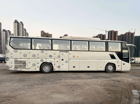 Autocarro de passageiros branco grande usado de 47 lugares Autocarro pré-propriedade com tipo de transmissão manual