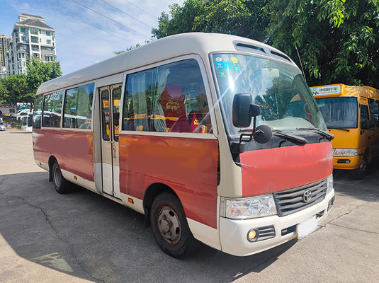 23 lugares Toyota Coaster Autocarro turístico de segunda mão com transmissão manual