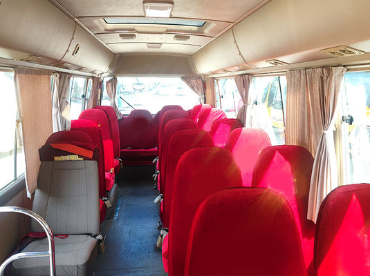 23 lugares Toyota Coaster Autocarro turístico de segunda mão com transmissão manual