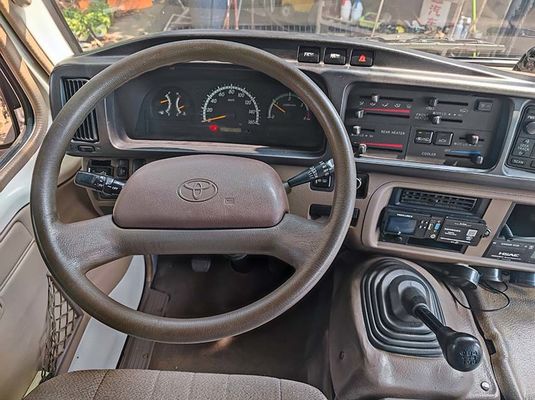 20 assentos Autocarro Toyota usado 120 Km/H LHD Autocarro usado com volante esquerdo