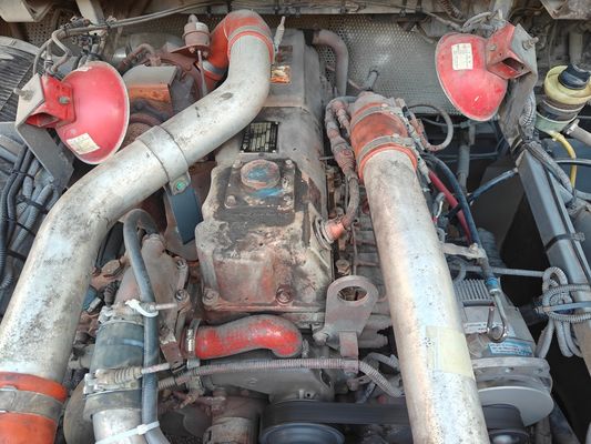 56 lugares Motor diesel LHD KLQ6106XQE4 Uesd ônibus escolar feito na China