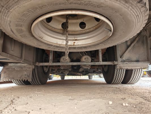 Ônibus escolares amarelos usados de 56 lugares de 2015 com motores a diesel e velocidade máxima de 80 km/h