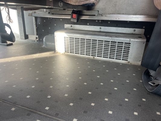 Ônibus Longo Rei Amarelo Usado: Layout de 63 Lugares, Motor Yuchai e Transmissão Manual