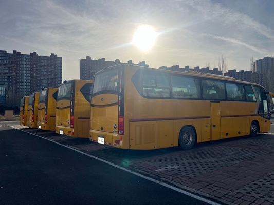 Um ônibus King Long amarelo usado, com motor Yuchai de 63 lugares e transmissão manual