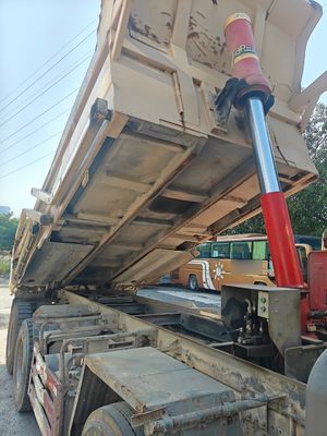 Caminhão basculante Howo amarelo de dois lugares usado, produzido em 2019